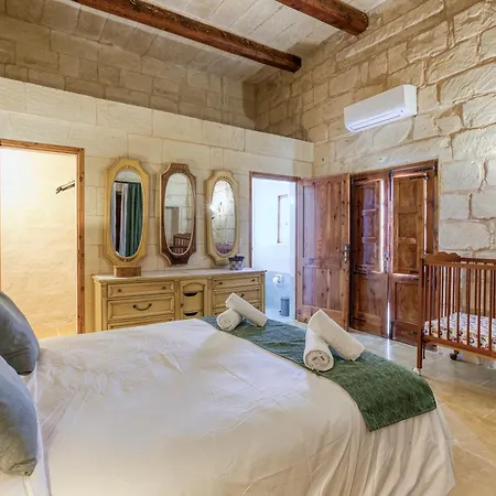 Authentic 4 Bedroom Gozitan With Private Pool By 360 Estates Għarb