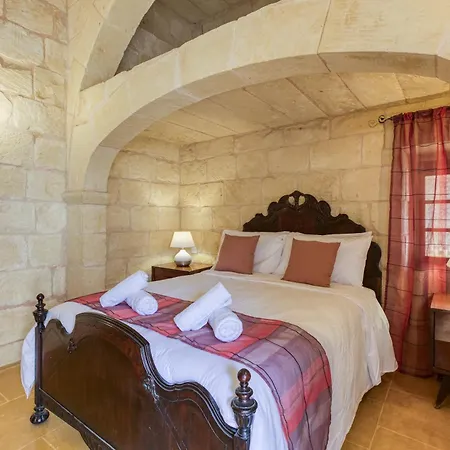 Authentic 4 Bedroom Gozitan With Private Pool By 360 Estates *