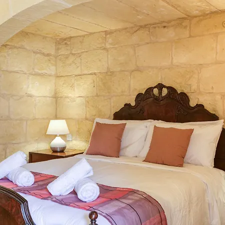 Authentic 4 Bedroom Gozitan With Private Pool By 360 Estates Villa Għarb