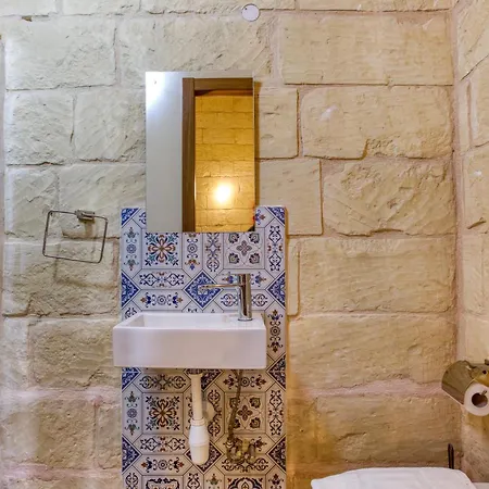 Authentic 4 Bedroom Gozitan With Private Pool By 360 Estates Villa Għarb