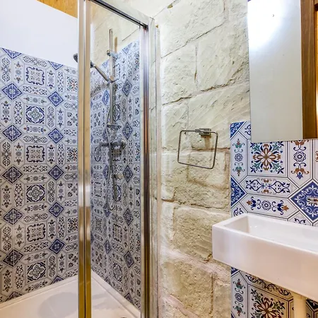 Authentic 4 Bedroom Gozitan With Private Pool By 360 Estates Villa Għarb