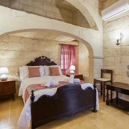 Authentic 4 Bedroom Gozitan With Private Pool By 360 Estates Gharb (Gozo)
