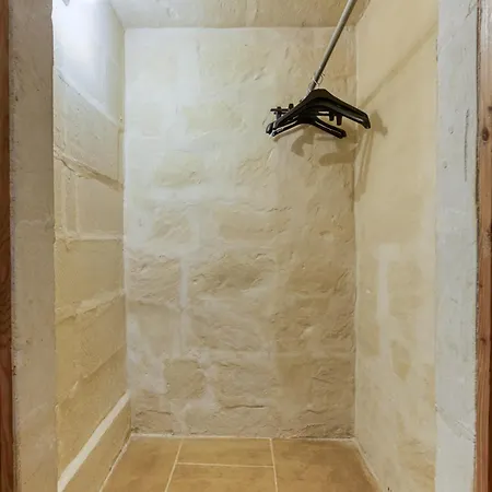 Vila Authentic 4 Bedroom Gozitan With Private Pool By 360 Estates *