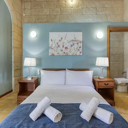 Authentic 4 Bedroom Gozitan With Private Pool By 360 Estates Għarb