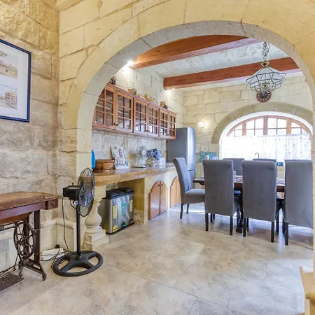 Vila Authentic 4 Bedroom Gozitan With Private Pool By 360 Estates