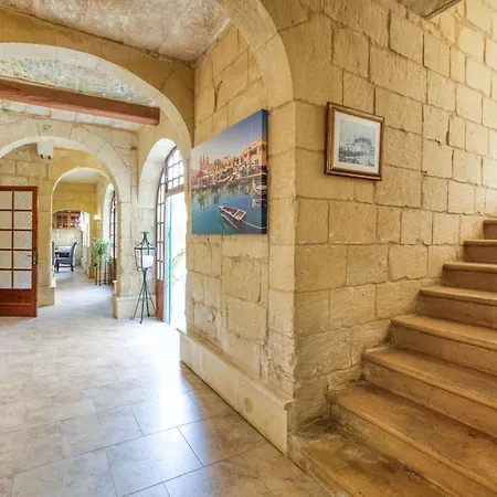 Authentic 4 Bedroom Gozitan With Private Pool By 360 Estates Għarb